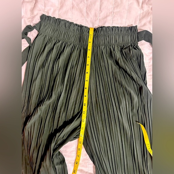 Pleated Green Wide-Leg Pants - Picture 6 of 6